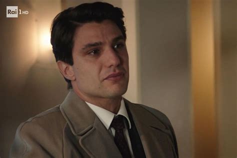 “Il Paradiso delle Signore”, Pietro Masotti è Marcello: chitarra e voce ...