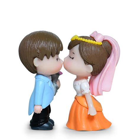 Buy iDream Kissing Couple Resin Showpiece Miniatures Romantic Gifts for ...