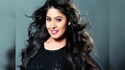 Indian idol 12 controversy: सुनिधि चौहान शो के सीजन 5 और 6 में जज के ...