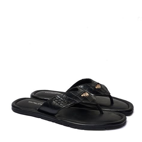 Replaceable Penny V-Strapped Black Slide-in Slipper