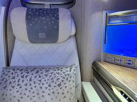 Fly Emirates Business Class 的图像结果