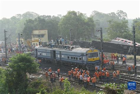 印度火車相撞增至288死 軍隊出動疏散和治療傷者 - 新浪香港