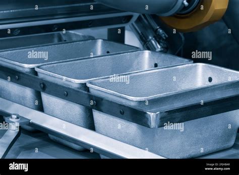 Assembly Line Food Production 的图像结果