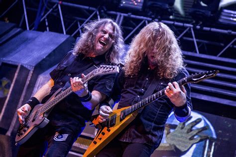 David Ellefson Of Megadeth Unboxes His Grammy Award [VIDEO]