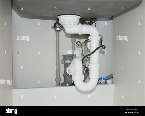 Kitchen renovation and plumbing: Replacing and installing kitchen sink ...