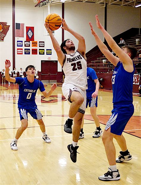 Pioneers unable to keep pace with Griffins | Westside Eagle Observer