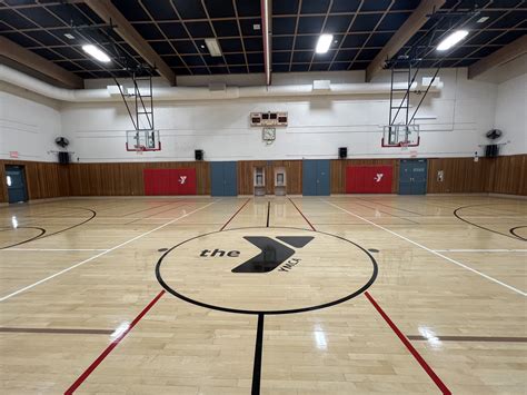 San Rafael, CA Cancha de baloncesto: YMCA San Rafael - Courts of the World