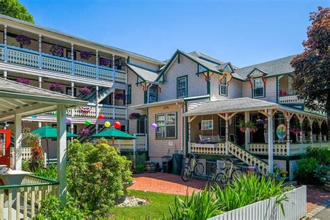 PEQUOT HOTEL (Oak Bluffs, MA - Martha's Vineyard) - Hotel Reviews ...