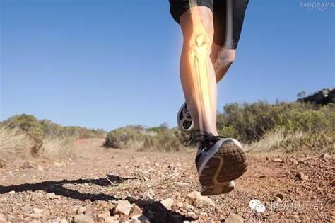 9种膝盖伤痛的自我诊断与治疗，膝盖再疼也不能做这个动作……