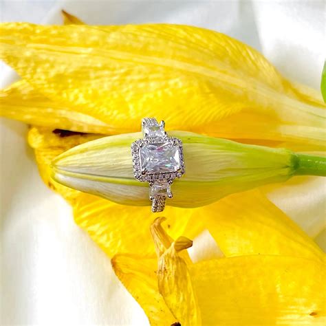 Salve ‘Radiant’ Cut Stainless Steel Halo Adjustable Ring
