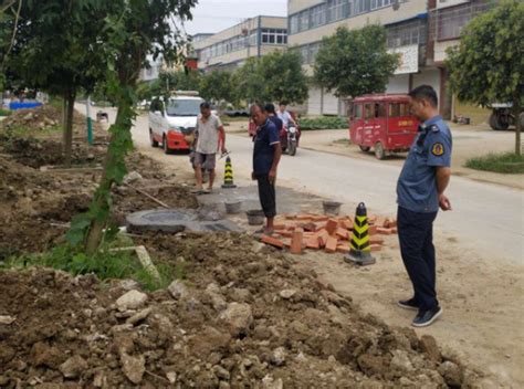 安徽颍上公路分局向擅自挖掘公路的非法行为说“不” - 公路 - 人民交通网