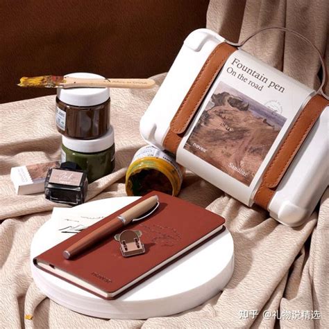 成人礼物送什么呢最新素材