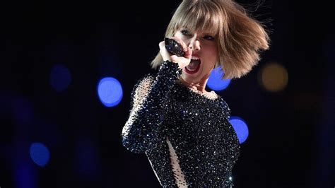 Taylor Swift’s new album gets favorable reviews