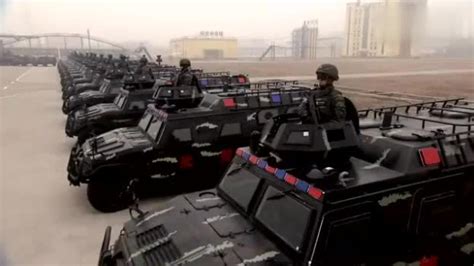 北京武警雪豹突击队在阿克苏进行反恐演练-中新网