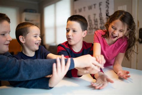 Quick Reaction Card-Slapping Game – Party Profi