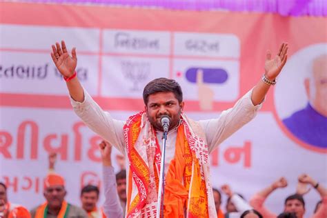 Hardik Patel now in the mood of agitation in front of his own ...