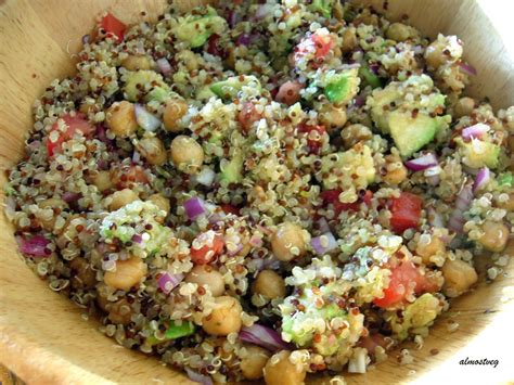 Quinoa salad with chickpeas and avocado