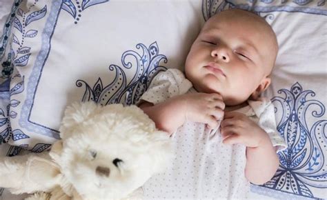 宝宝睡觉时，突然惊醒大哭，为什么？被吓着了，还是做噩梦了呢 - 知乎