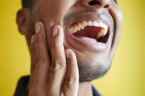 Jaw Hurts on One Side: Causes & What You Can Do About It