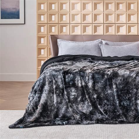 Bedsure Faux Fur Blanket at Erin Bergan blog