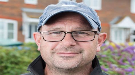 Sheppey resident Lee Broadway buys Alexander 'Sacha' Newley painting