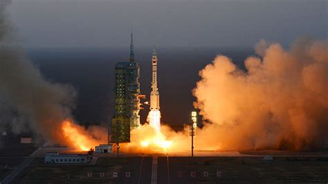 2002年12月30日，我国成功发射“神舟”四号飞船 - 中国军网