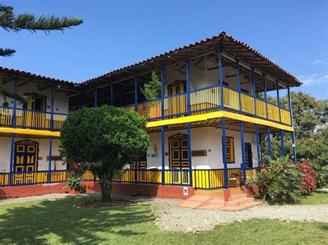 HOTEL HACIENDA COMBIA (Calarca) - Hotel Reviews, Photos, Rate ...