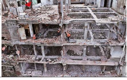 Demolition of 6 buildings in Jawaharnagar blocking Karanj Creek, 3000 ...