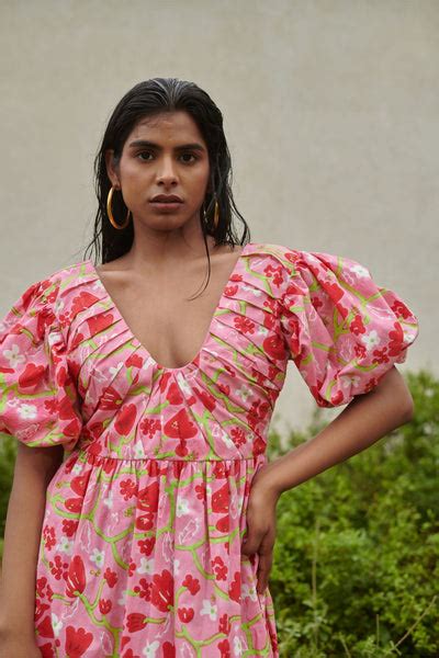 Le Blush Fleur Pleated Midi Dress – Khajoor