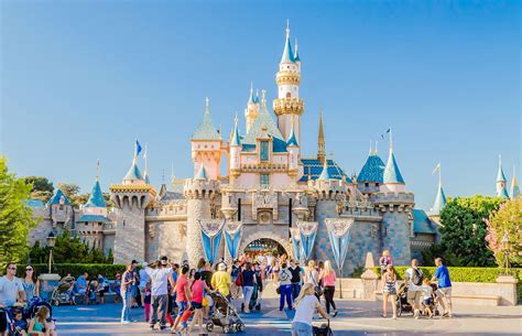 Plan Your Ultimate Family Trip To Disneyland California With These 10 ...