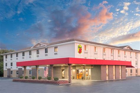 SUPER 8 BY WYNDHAM TERRE HAUTE - Motel Reviews, Photos, Rate Comparison ...