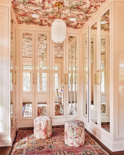 Beautiful Closet Design 的图像结果