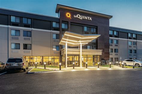 La Quinta Inn & Suites by Wyndham Salem NH | Salem, NH Hotels