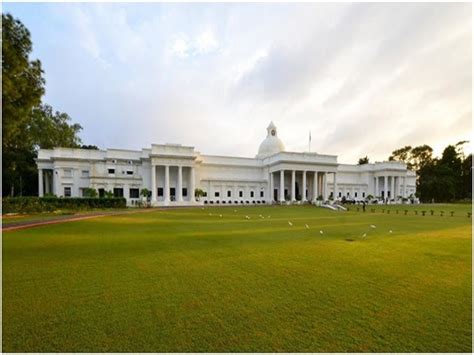 IIT Roorkee invites applications for SPARK internship program