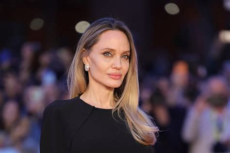 Angelina Jolie reveals why she’s showing her mastectomy scars for the first time