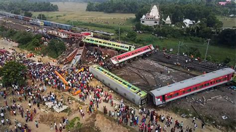 致命的失误！印度火车相撞调查：一列火车开上了错误的轨道 ＊ 阿波罗新闻网