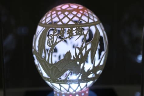 造型逼真的“缠丝鸭蛋”雕塑亮相鹤壁市游园 - 资材资讯 - 园林资材网