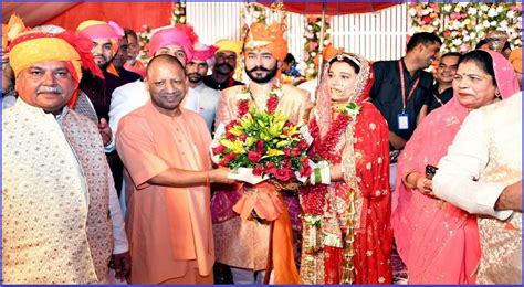 इस खबर में पढ़ें: Gwalior में हुई VVIP शादी की देखें खास तस्वीरें ...