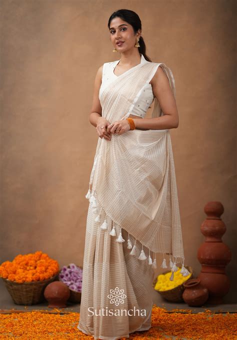 Pure Mul Cotton Saree with Subtle Woven Design