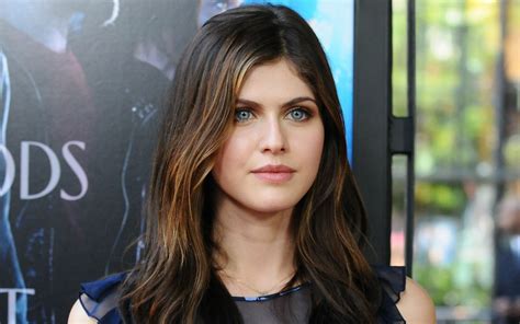 Alexandra Daddario HD Wallpaper