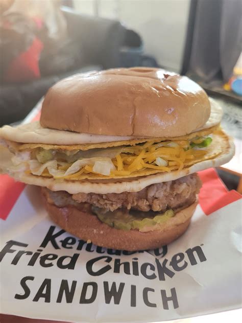 Spicy Cheesy Kentucky Fried Gordita Crunch Sandwich : r/tacobell