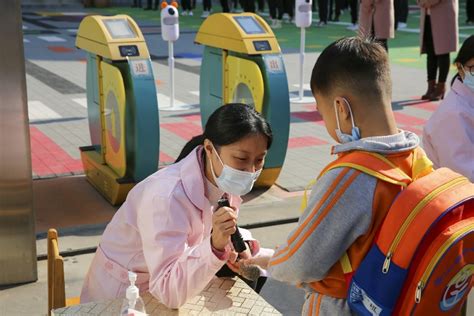 茶山镇中心幼儿园开展冬季学校常态化疫情防控应急处置实战演练活动-知东莞