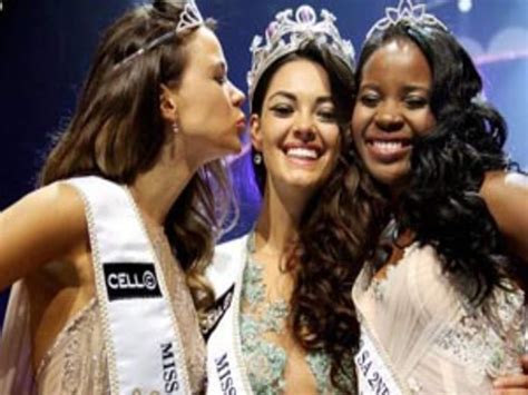 Demi-Leigh Nel-Peters crowned Miss South Africa 2017