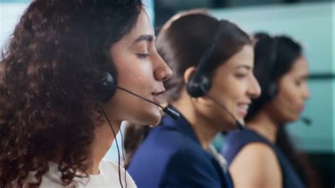 India Call Center Agent 的图像结果