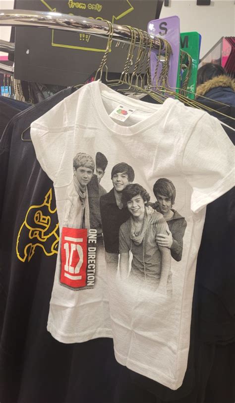 Pin by Emilia Ganzo on fan in 2025 | One direction t shirts, One ...
