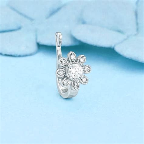 Nose Pin 101: Your Complete Guide to Classic Refinement – GIVA