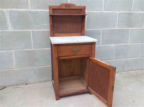 Mesita de noche antigua estilo inglés Eduardiano. Mesilla de dormitorio ...