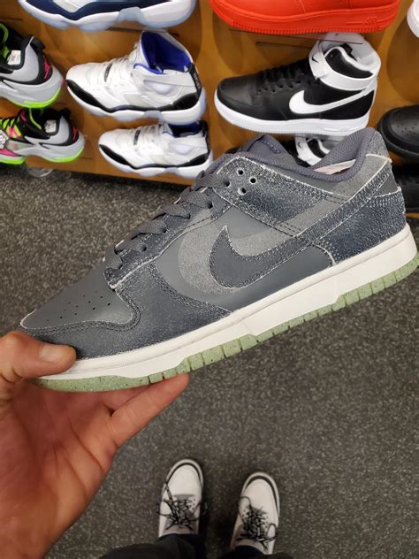 Halloween Dunks are at Finishline already. Go get em if you want em : r ...