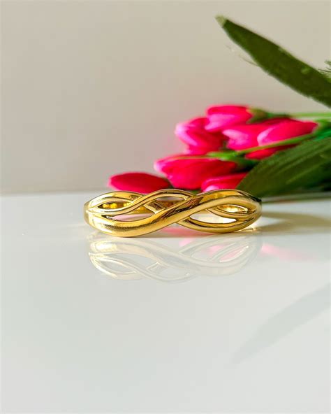 Solid wavy bracelet – AllThingsPrettyByM
