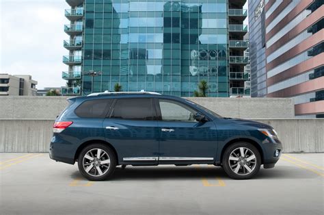 Nissan Pathfinder Platinum 2015 Photo Gallery #1/10